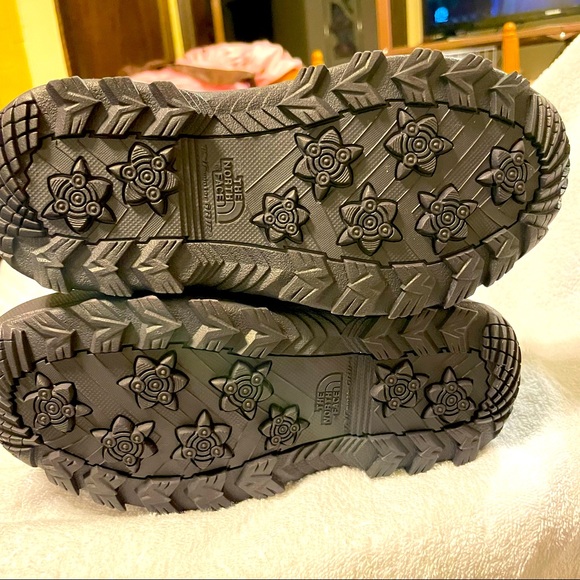 The North Face - Girls Suede WaterProof Boots sz 4 New- 200 gram Insulation - Picture 3 of 8